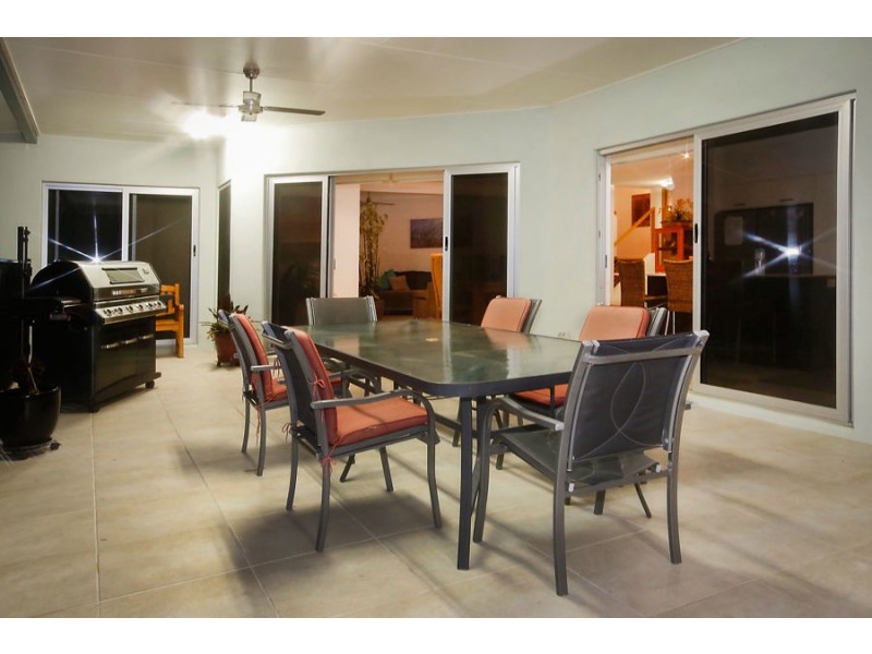 2 Marita Court, Bushland Beach QLD 4818