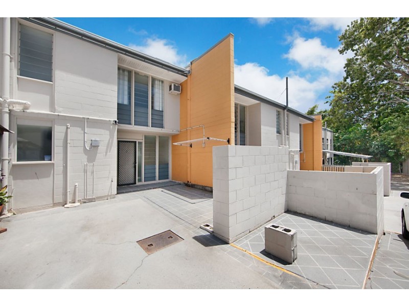 2/317 Stanley Street, North Ward QLD 4810