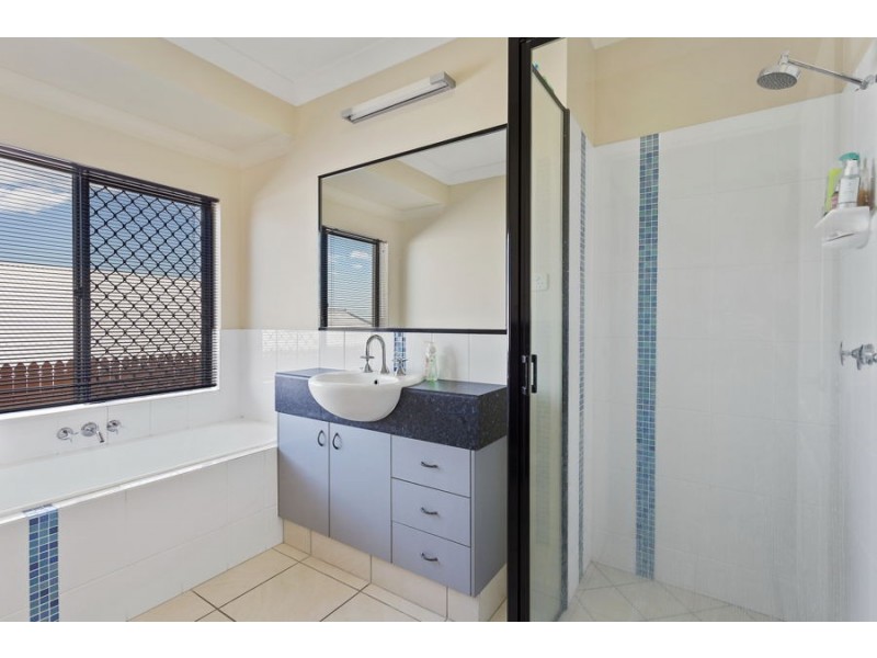 6 Cromwell Court, Mount Louisa QLD 4814