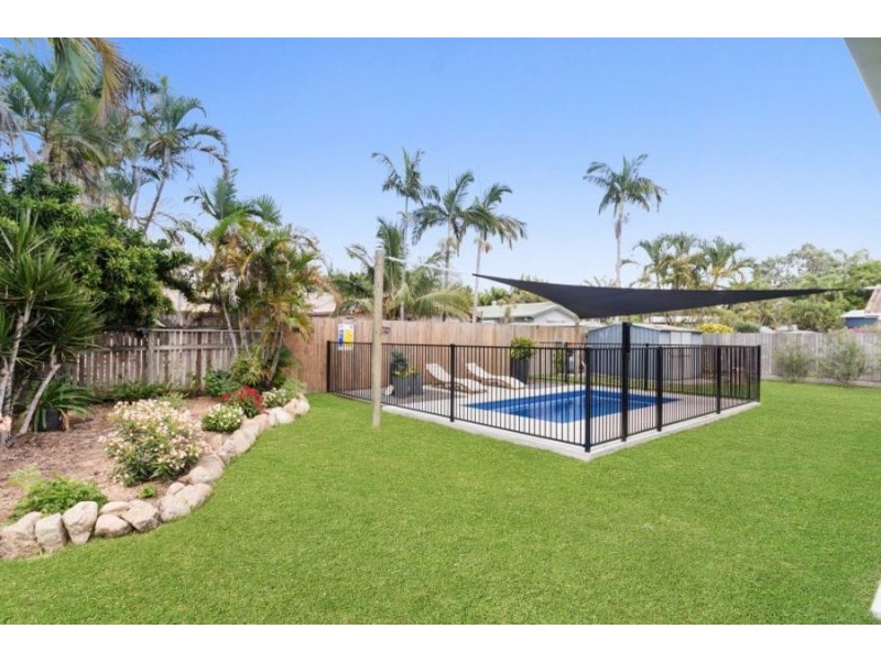 5 Sandalan Court, Bushland Beach QLD 4818