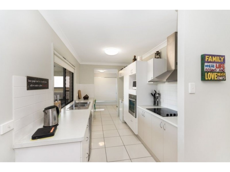 16 Yanooa Court, Bushland Beach QLD 4818