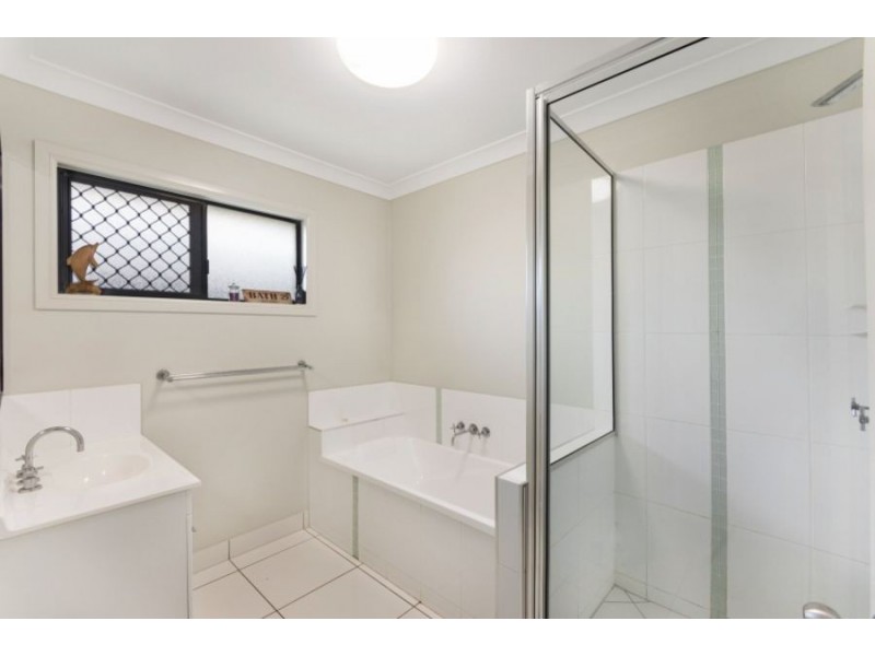 16 Yanooa Court, Bushland Beach QLD 4818