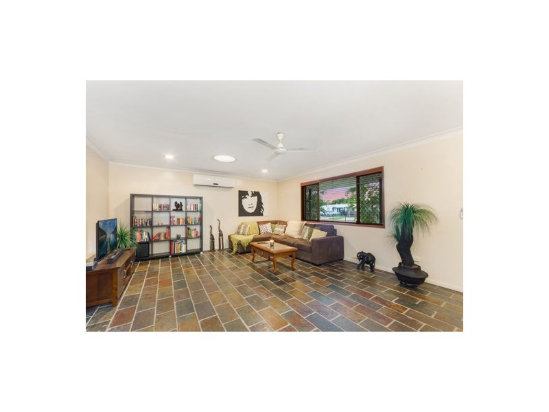 18 Violet Crescent, Rasmussen QLD 4815