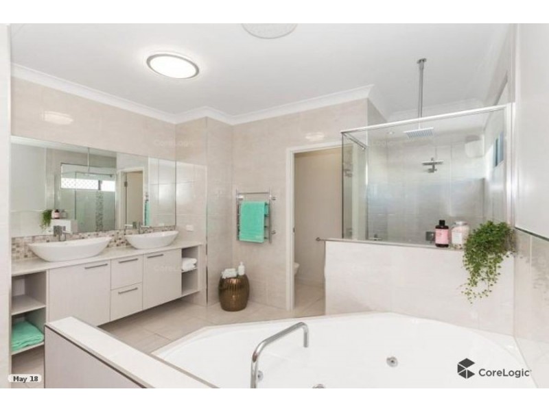 17 Holbourne Street, Bushland Beach QLD 4818