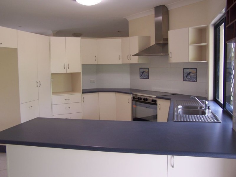 6 Hickory Court, Bushland Beach QLD 4818