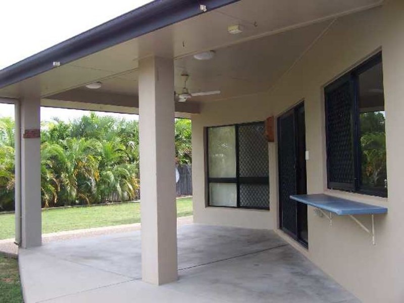 6 Hickory Court, Bushland Beach QLD 4818