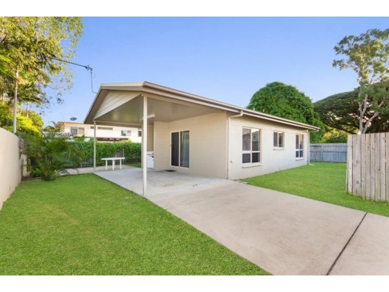 22 & 22a Pelican Avenue, Condon QLD 4815