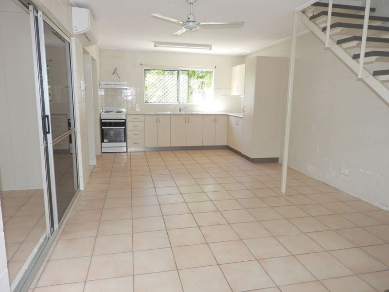 2/31 Roberts Street, Hermit Park QLD 4812