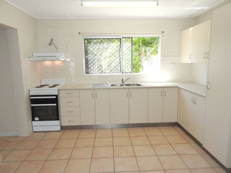 2/31 Roberts Street, Hermit Park QLD 4812