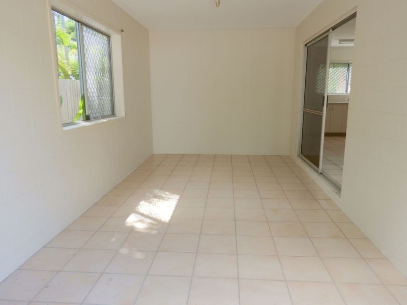 2/31 Roberts Street, Hermit Park QLD 4812