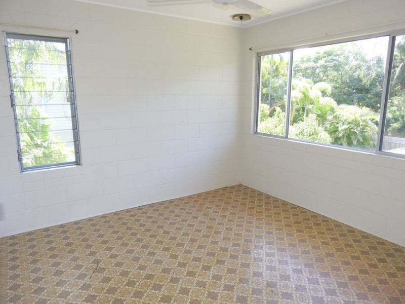 2/31 Roberts Street, Hermit Park QLD 4812