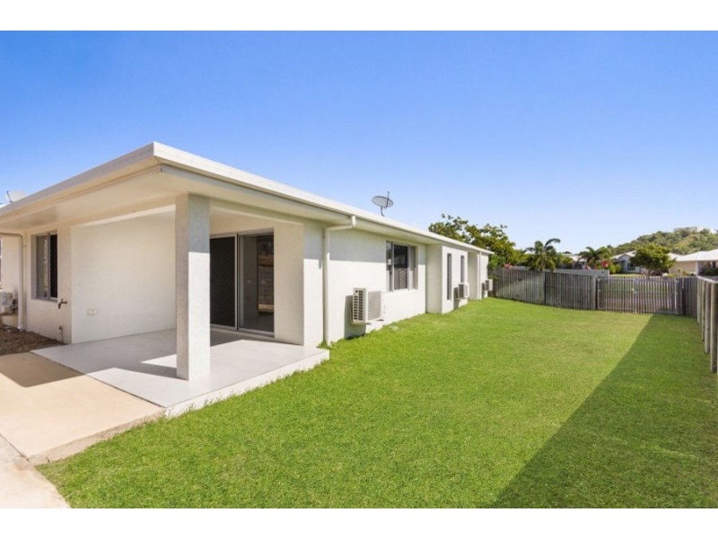 1 Yanooa Court, Bushland Beach QLD 4818