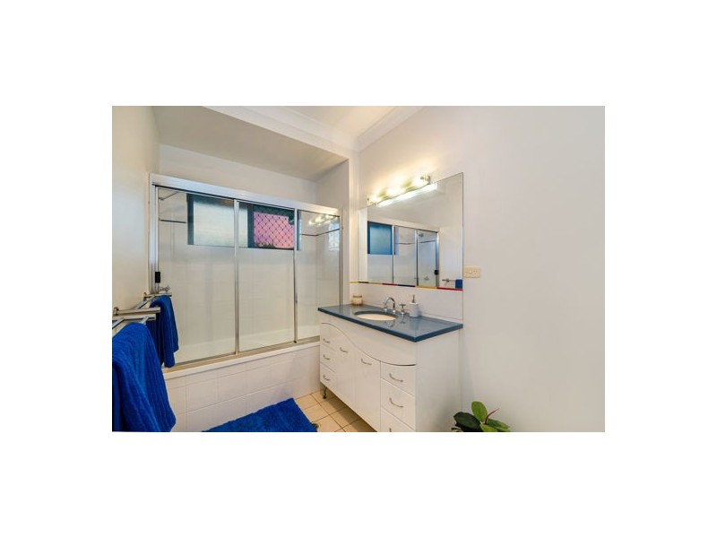 27 Riviera Circuit, Kirwan QLD 4817