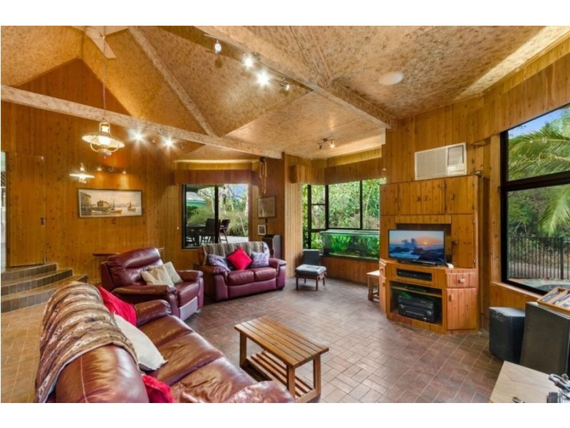 10 Benalla Road, Oak Valley QLD 4811