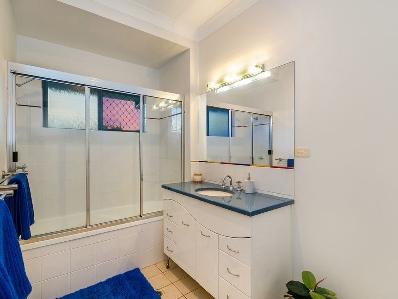 27 Riviera Circuit, Kirwan QLD 4817