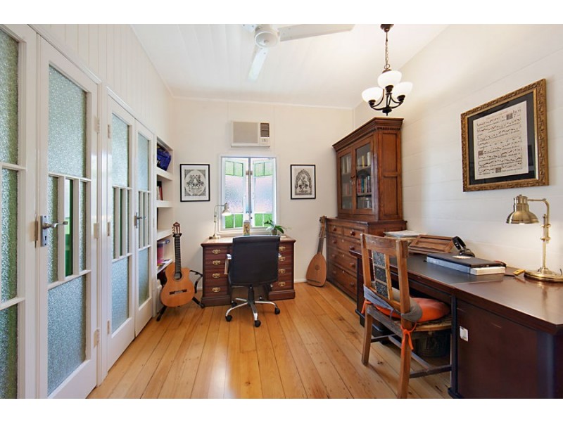 15 Surrey Street, Hyde Park QLD 4812