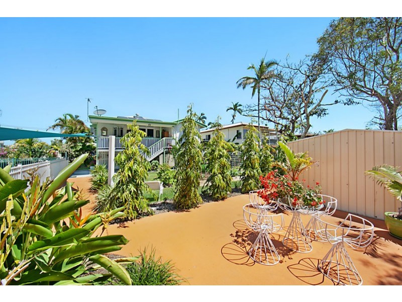 15 Surrey Street, Hyde Park QLD 4812