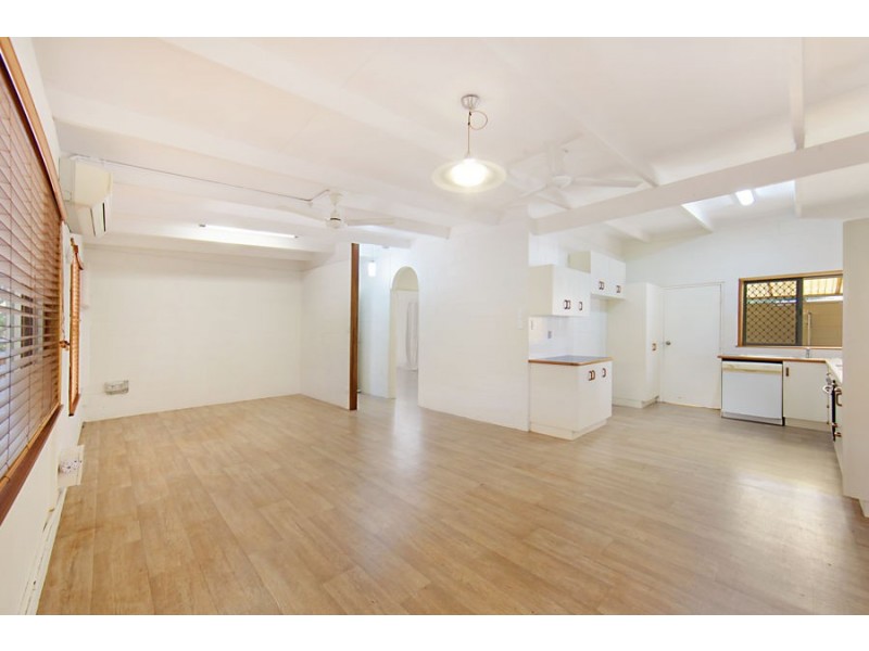 33 Henry Street, West End QLD 4810