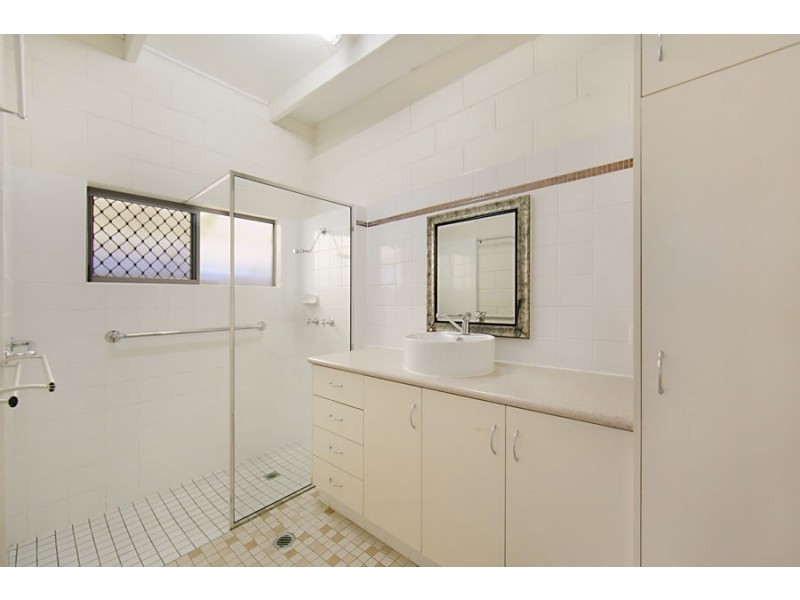 33 Henry Street, West End QLD 4810