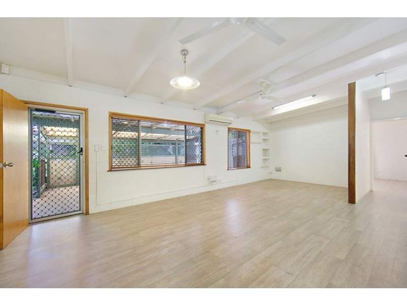 33 Henry Street, West End QLD 4810