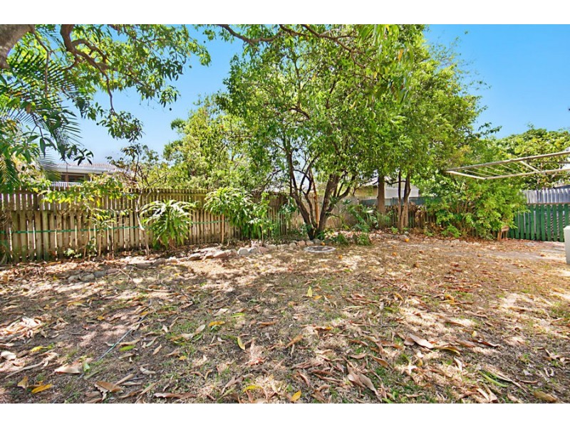 33 Henry Street, West End QLD 4810