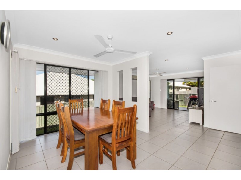 11 Helvellyn Street, Bushland Beach QLD 4818