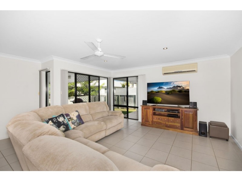 11 Helvellyn Street, Bushland Beach QLD 4818