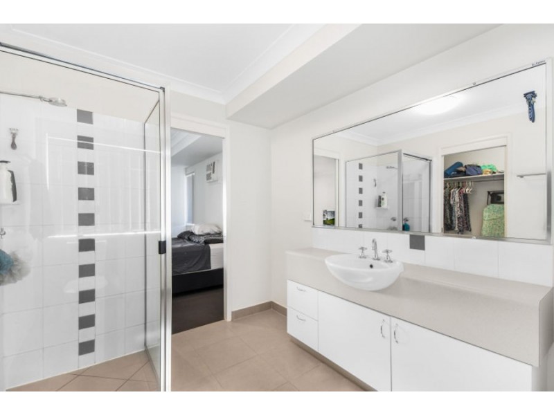 11 Helvellyn Street, Bushland Beach QLD 4818