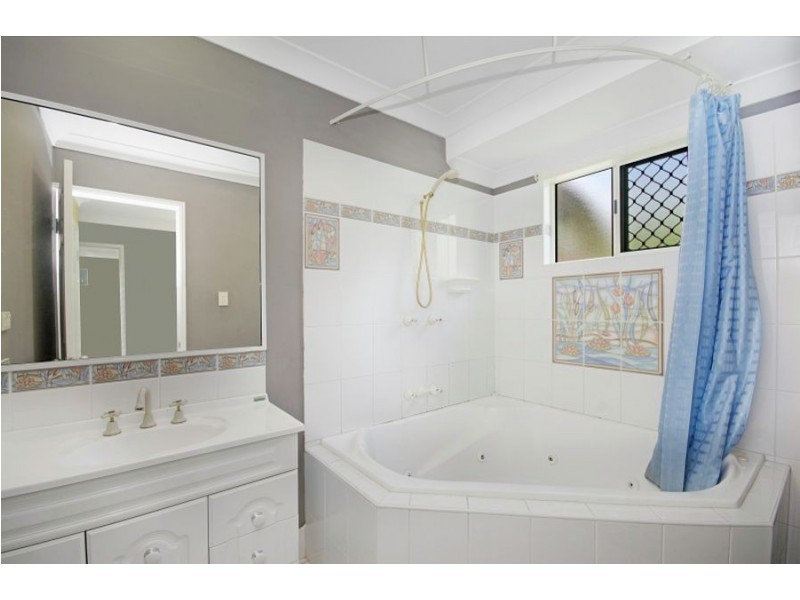 18 Luke Court, Bushland Beach QLD 4818