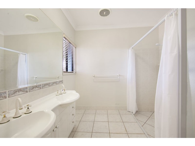 8 Earl Circuit, Kirwan QLD 4817