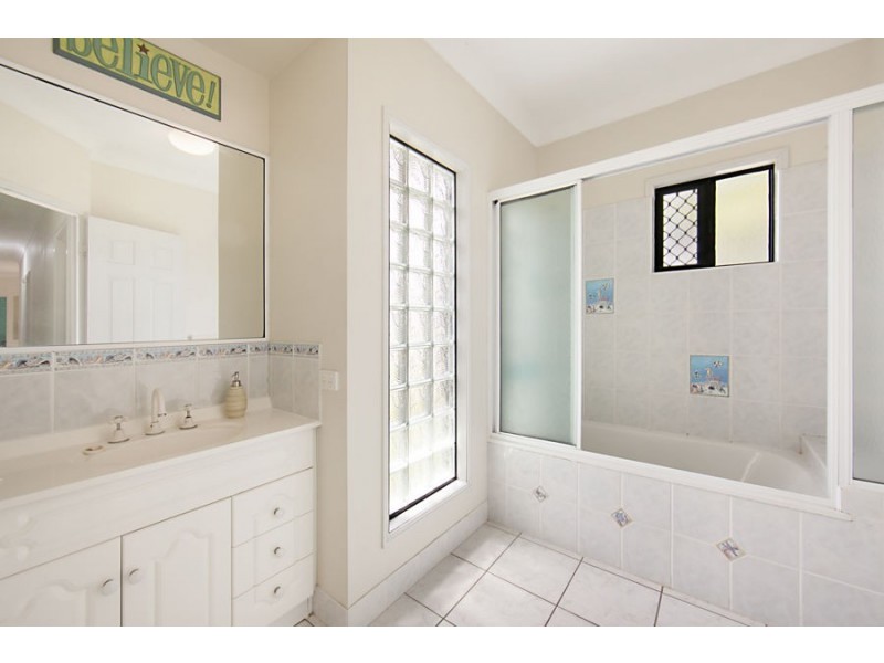 8 Earl Circuit, Kirwan QLD 4817