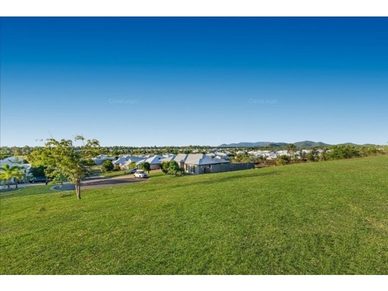 8 Baird Court, Bushland Beach QLD 4818