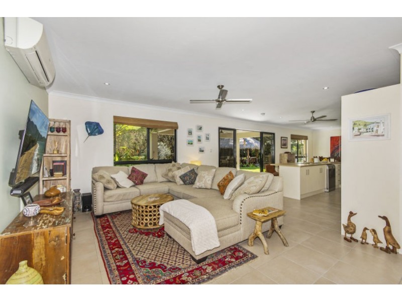 375 Garland Road, Bushland Beach QLD 4818