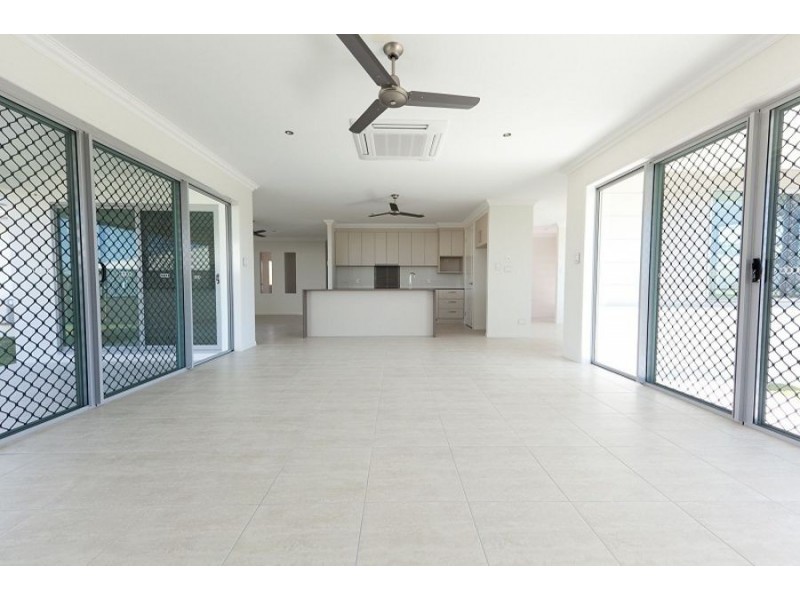 10 Pincer Court, Bushland Beach QLD 4818