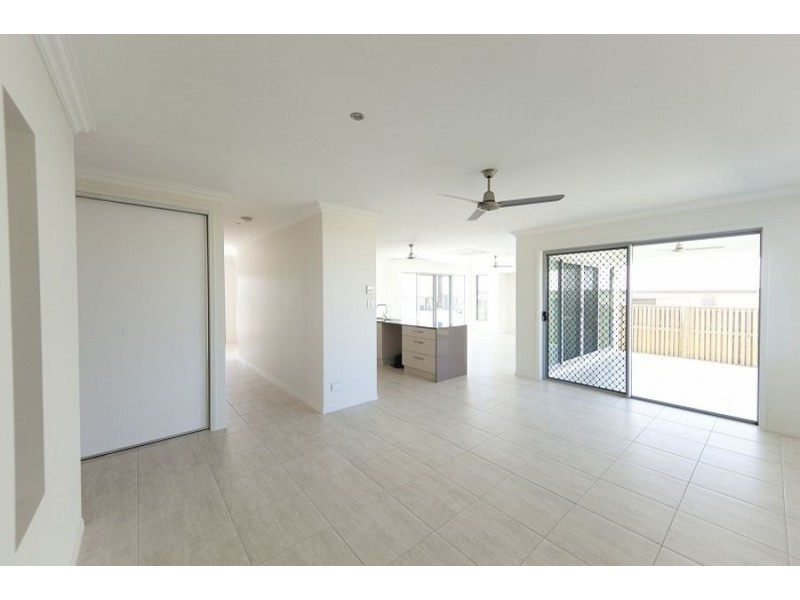 10 Pincer Court, Bushland Beach QLD 4818