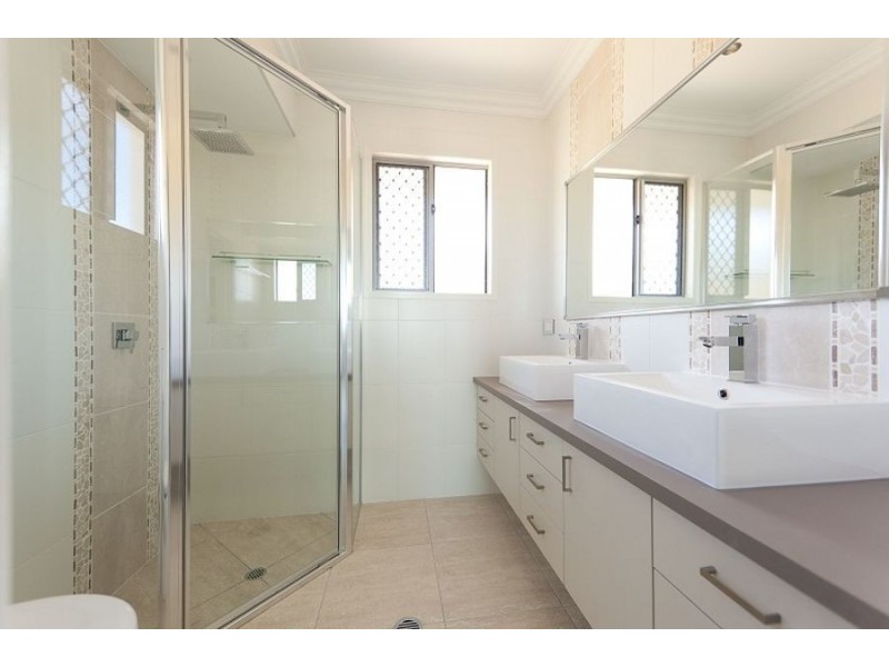 10 Pincer Court, Bushland Beach QLD 4818