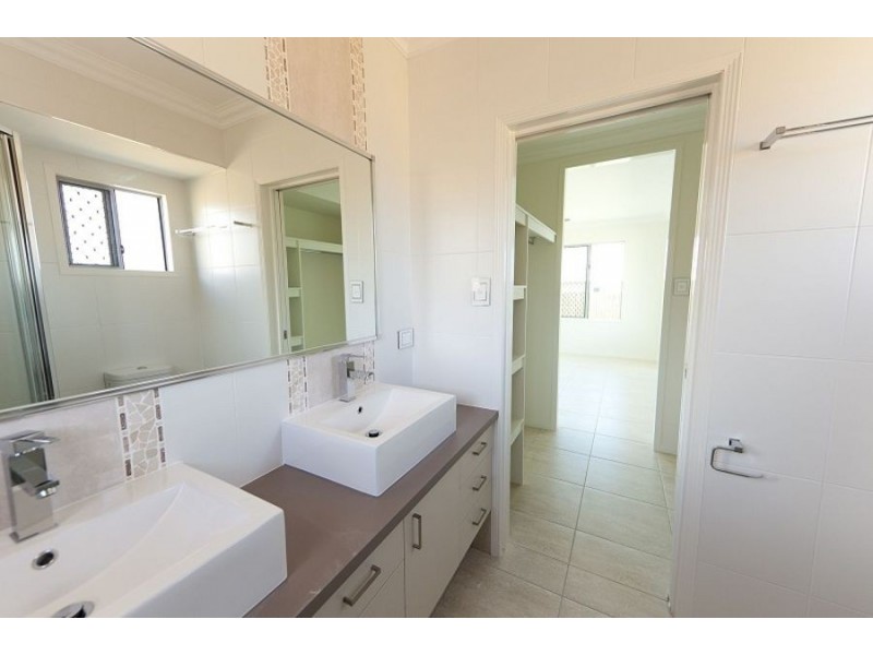 10 Pincer Court, Bushland Beach QLD 4818