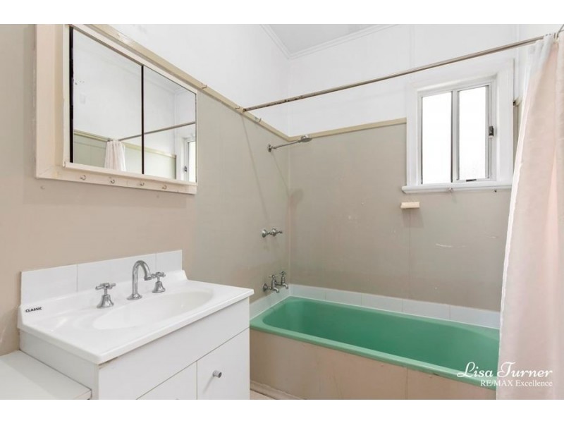 56 Tenth Avenue, Railway Estate QLD 4810