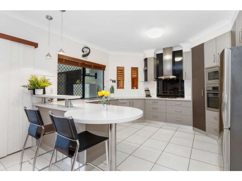 35 Greenview Drive, Mount Louisa QLD 4814