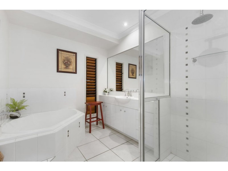 35 Greenview Drive, Mount Louisa QLD 4814