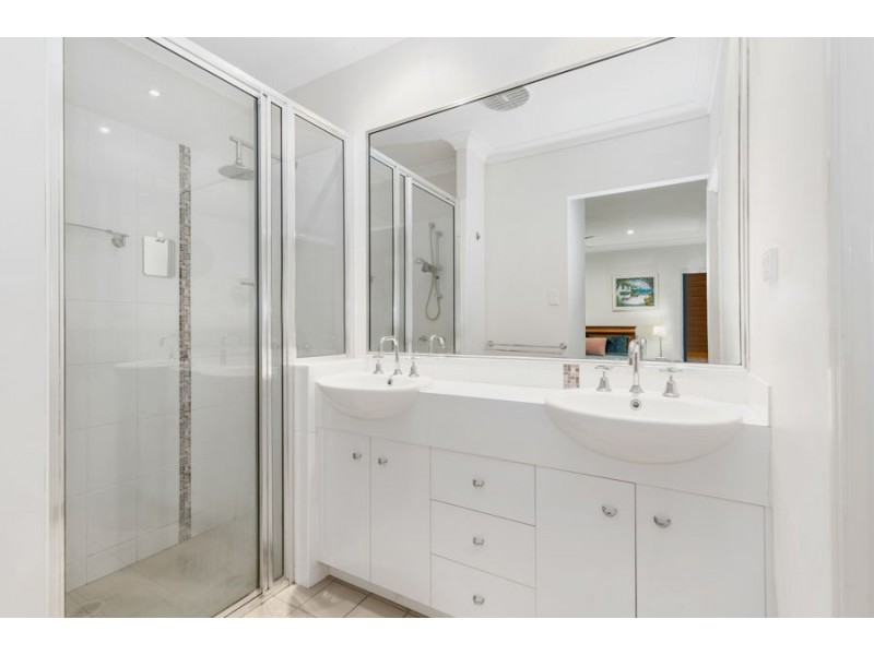 35 Greenview Drive, Mount Louisa QLD 4814