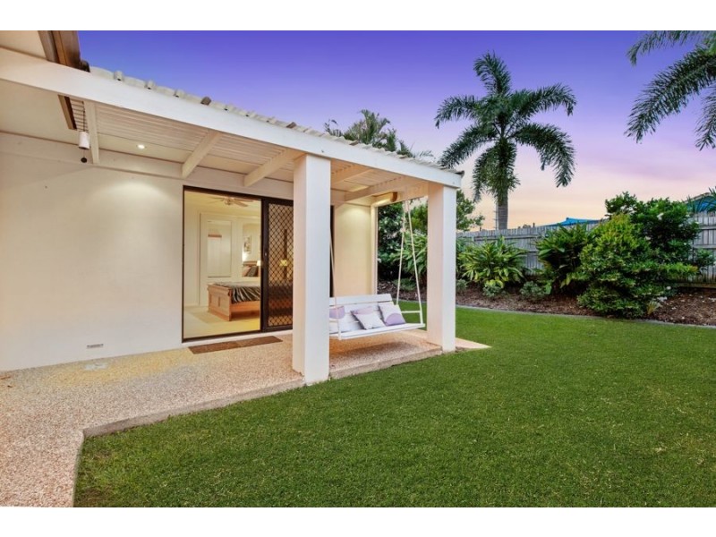 35 Greenview Drive, Mount Louisa QLD 4814