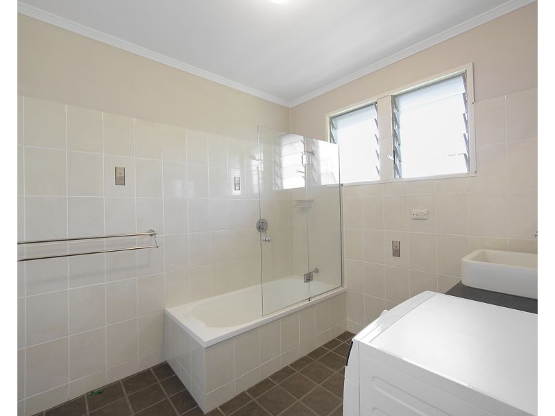 1/27 Bay Street, Pallarenda QLD 4810