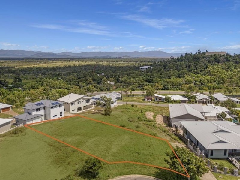 12 Harrier Court, Bushland Beach QLD 4818