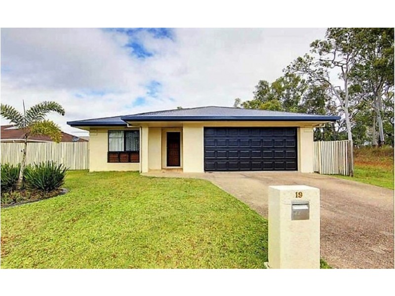 19 Fitzallan Street, Bushland Beach QLD 4818