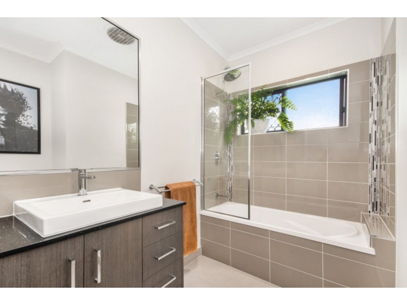 39 Fremont Street, Mount Low QLD 4818