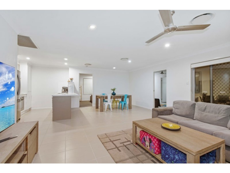 19 Daydream Circuit, Burdell QLD 4818