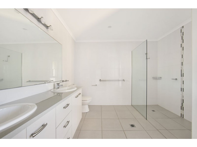 2/146 Eyre Street, North Ward QLD 4810