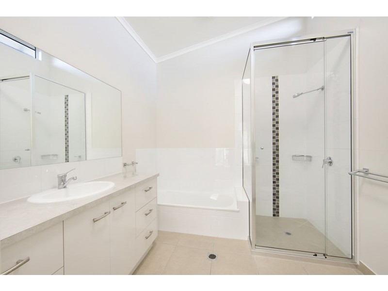 2/146 Eyre Street, North Ward QLD 4810