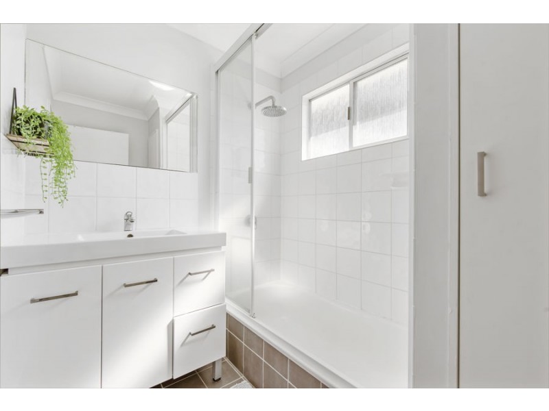 16 Valencia Street, Kirwan QLD 4817